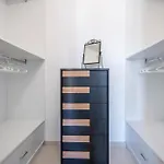 White Horizon Apartment *