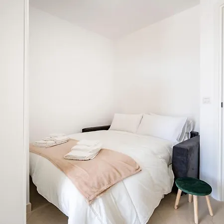 White Horizon Apartment